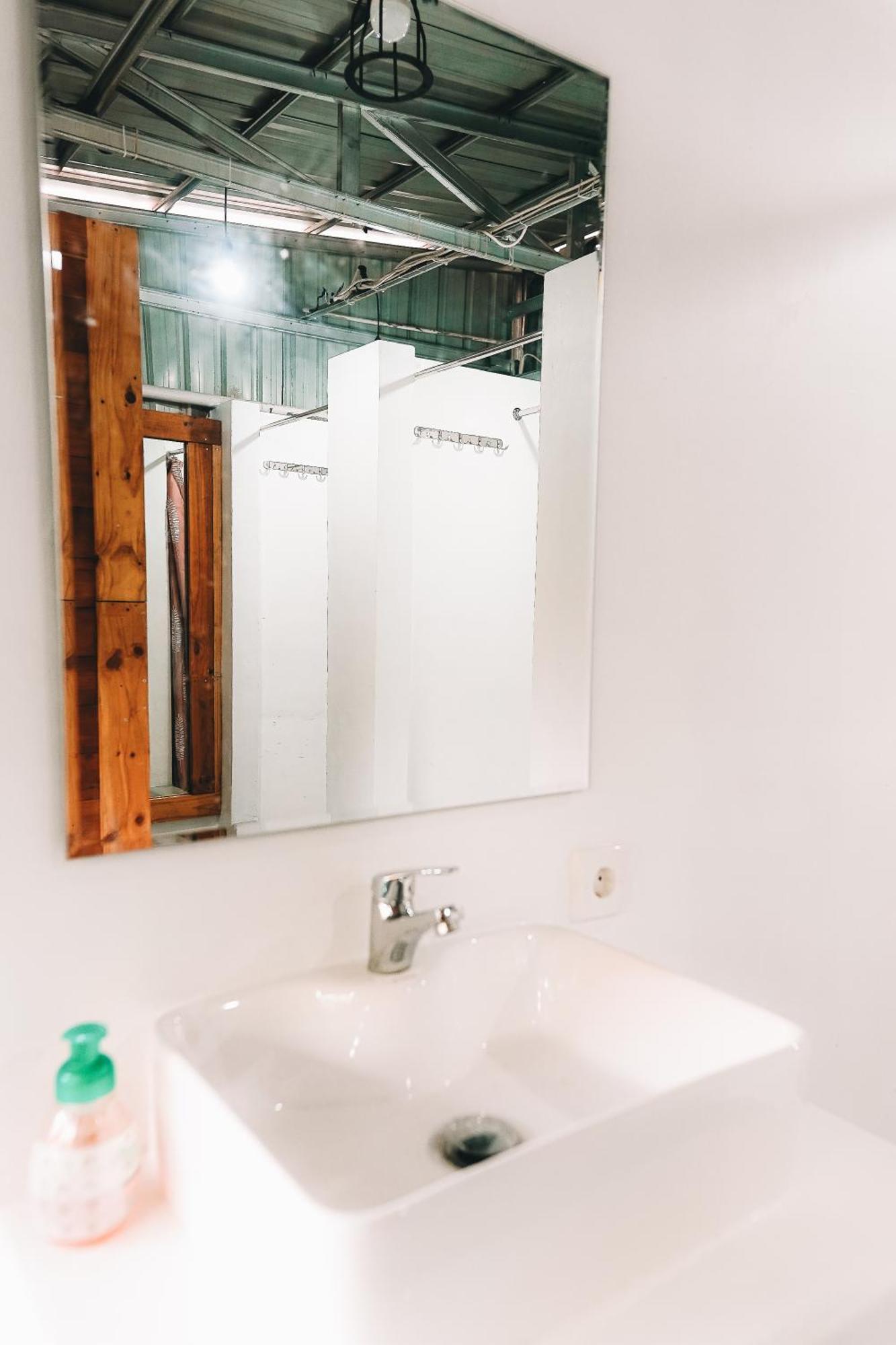 Kokos Hostel Padang City ภายนอก รูปภาพ