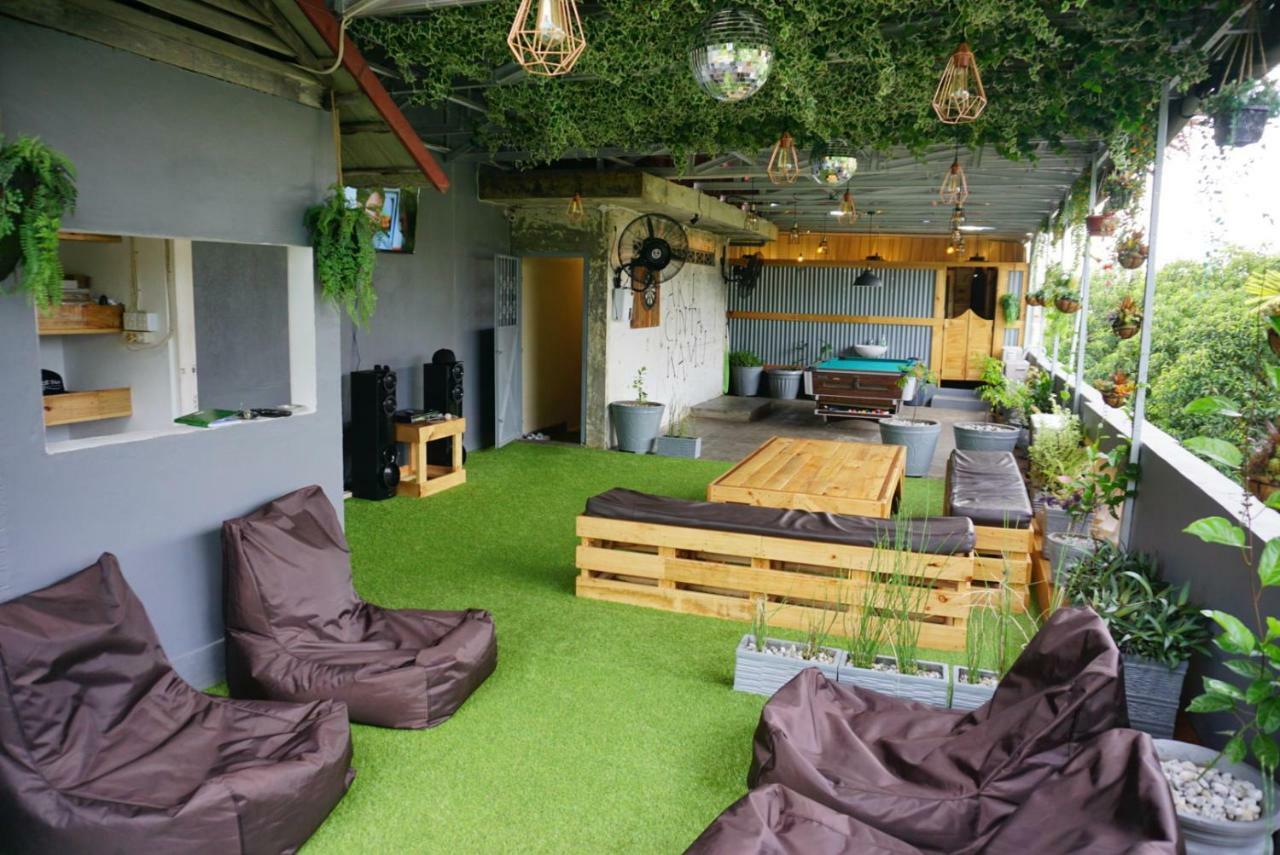 Kokos Hostel Padang City ภายนอก รูปภาพ