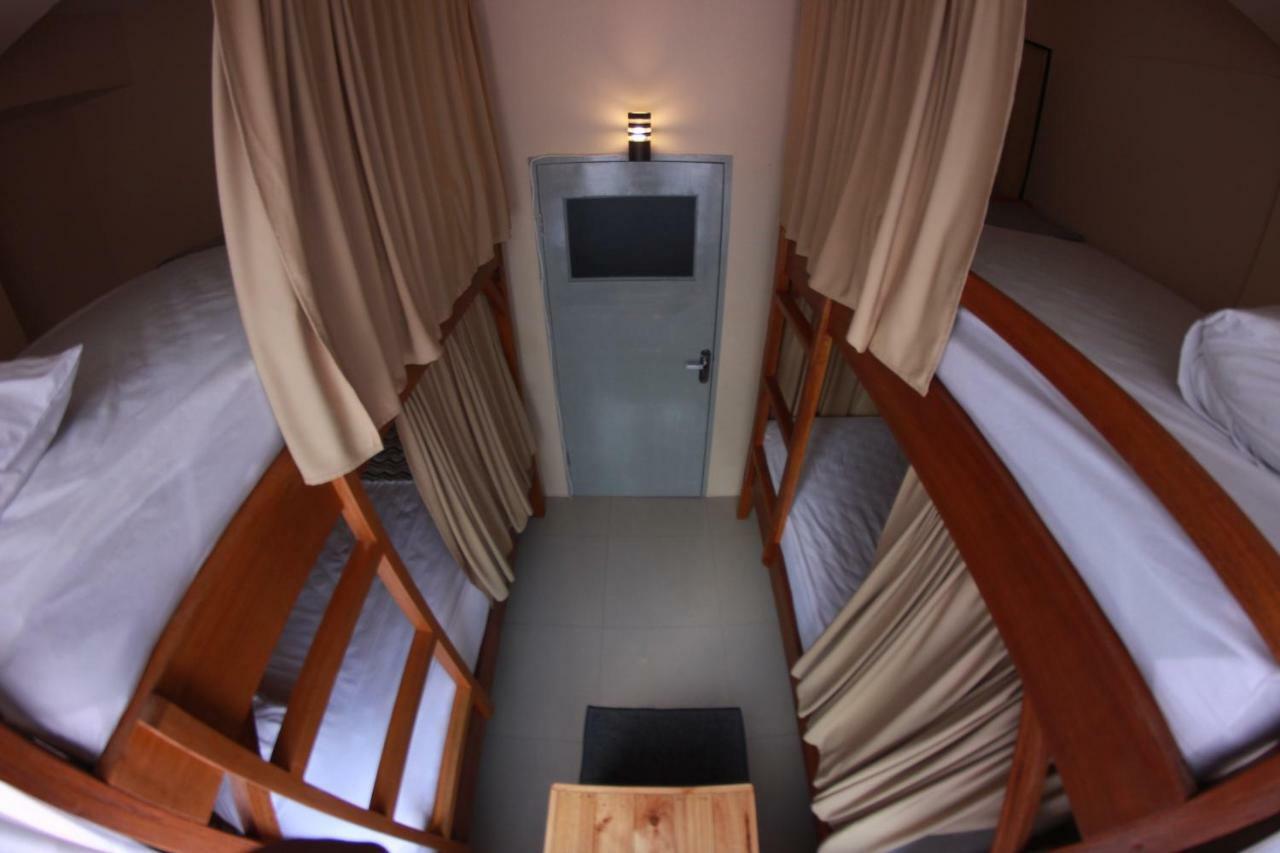 Kokos Hostel Padang City ภายนอก รูปภาพ